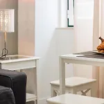 Apartment Madalena Second Floor - Bright In Baixa