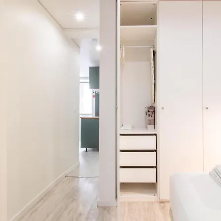 Madalena Second Floor Apartment Lisbon